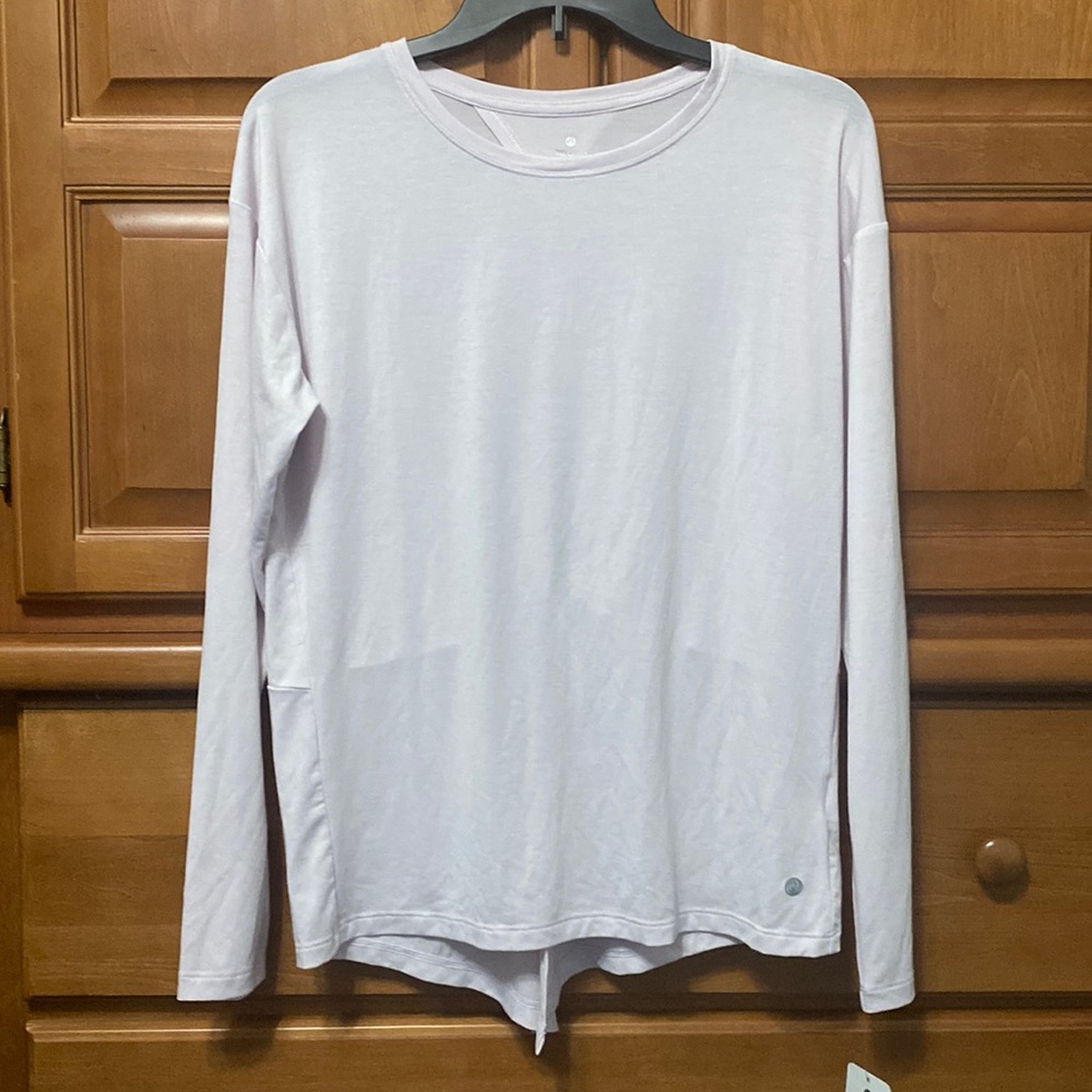 Woman’s Apana active shirt size med